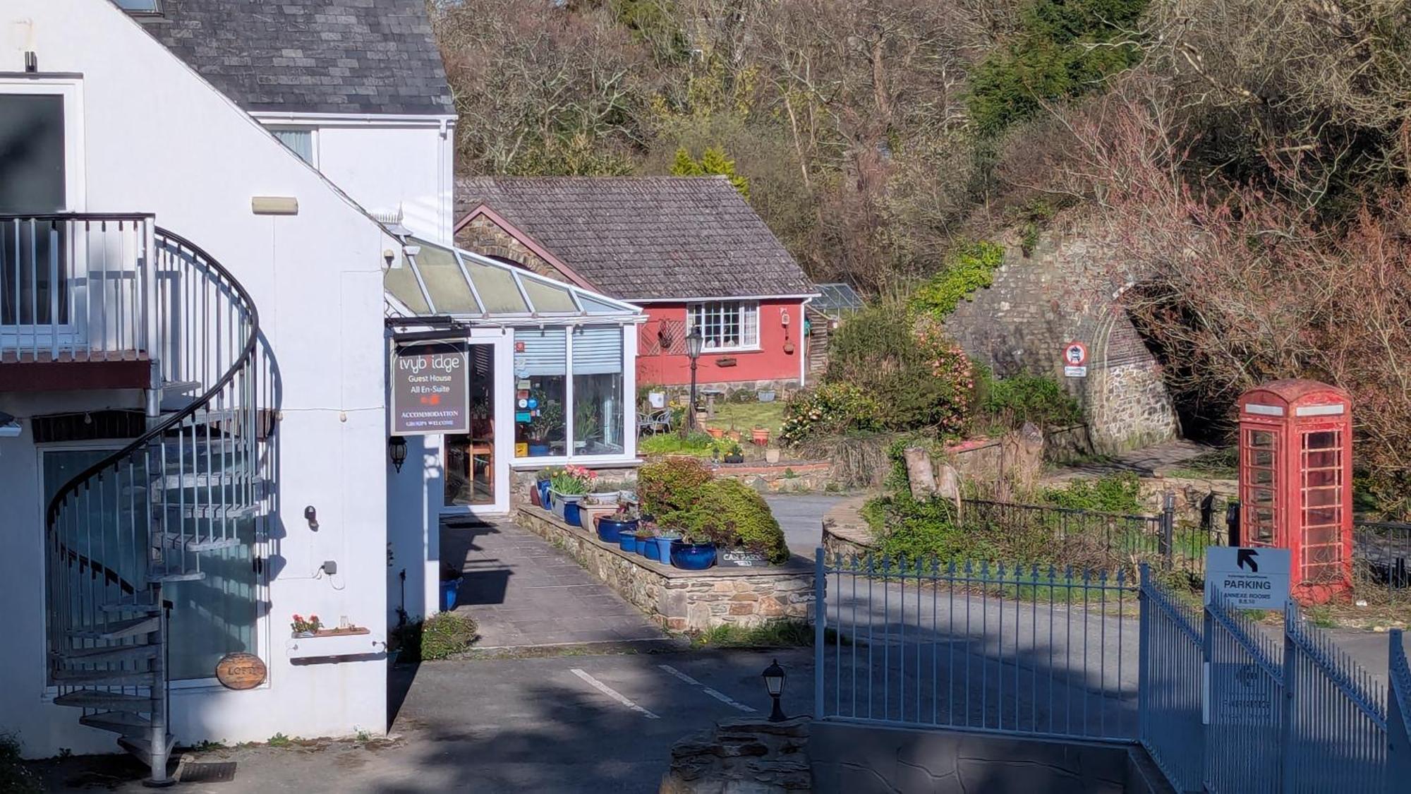 Ivybridge Guesthouse Fishguard Esterno foto